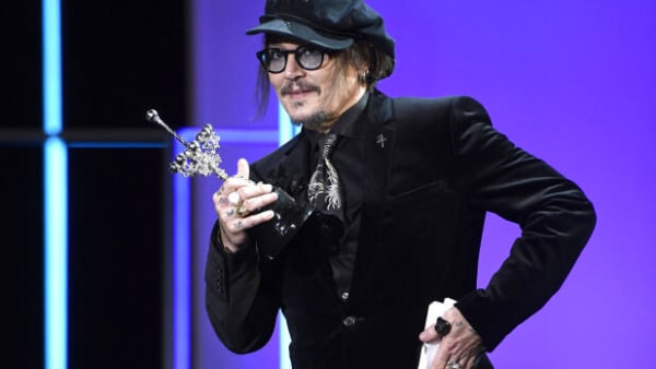 Johnny Depp advarer mod cancel culture ved modtagelsen af kontroversiel ærespris