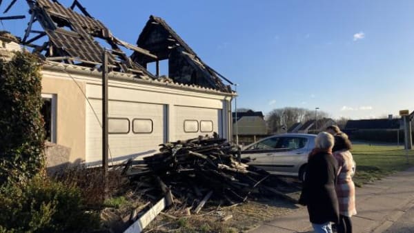Kommuner kæmper med faldefærdige huse: I Børglum har nedbrændt ruin stået forladt i et år