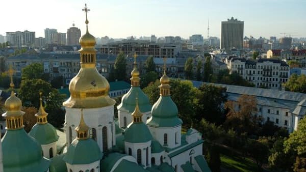 Bomberne falder rundt om Ukraines ældgamle katedraler og bydele: Her er landets 7 unikke stykker verdensarv