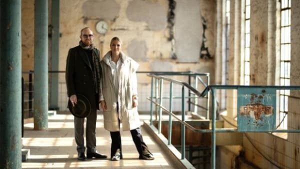 Nyt portrætprogram: Josefine Høgh og Jan Hellesøe går tæt på oplevelser i kendte danskeres liv