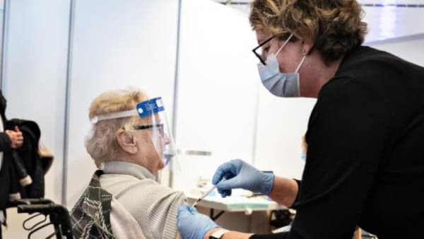 Coronasmitten stiger på plejehjemmene: Ældresagen vil have fremskyndet fjerde stik