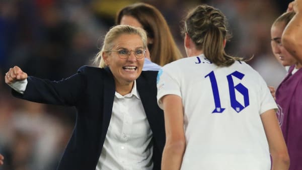 Vindertræneren Wiegman har taget presset fra spillerne: Nu skal hun bringe fodbolden hjem til England