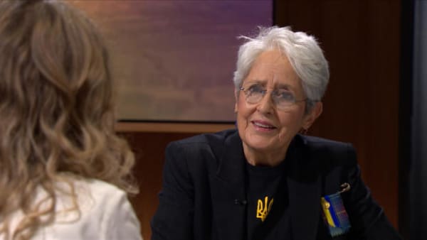 Joan Baez: Protestsangenes tid er forbi