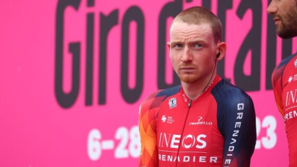 Nummer tre i klassementet udgår af Giro d'Italia efter styrt