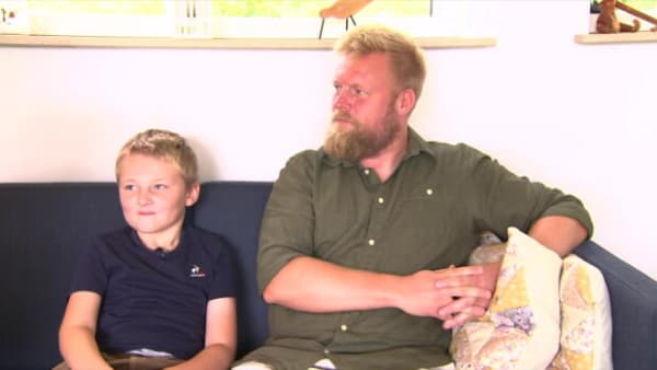7-årige Andreas Mogensen-fan Storm og raket-bygger Amalie sad klinet til skærmen: 'Det er årets bedste dag'