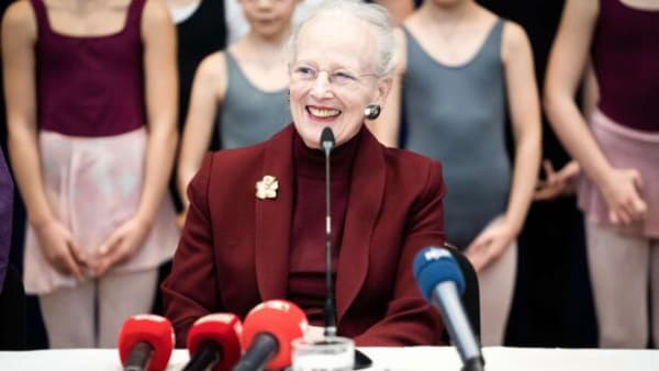 Hvis man samarbejder med dronning Margrethe, får man svesken på disken: 'Det er utrolig befriende'