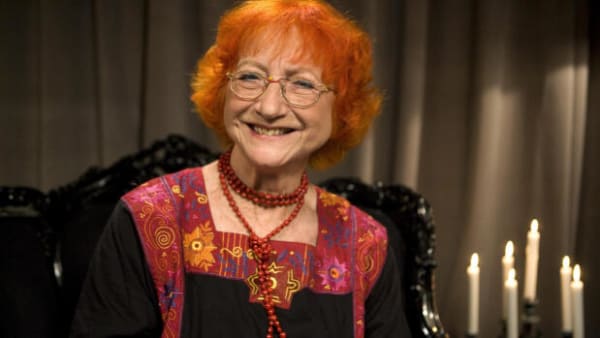 Se billeder fra de mange DR-roller: Jytte Abildstrøm var mor til Sonja fra Saxogade og flyvende farmor