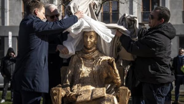 Vi vader i fabeldyr, konger og mænd på heste, men først i dag fik 'Tanne' sin egen statue