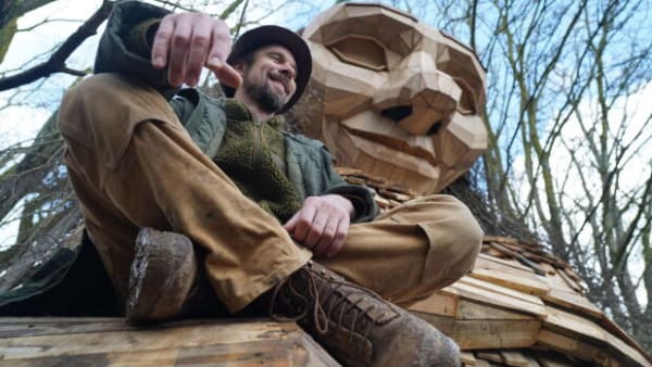 Troldekunstner er snusfornuftig genbruger - han har 50 ens sokker og hader spild af ressourcer