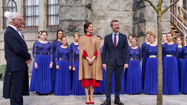 Statsbesøg i Sverige: DR Pigekoret sang for kongelige, ministre og gymnasieelever i Stockholm