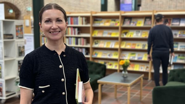 Håndplukket indhold i en papirpose får børn og voksne til at komme på biblioteket igen og igen