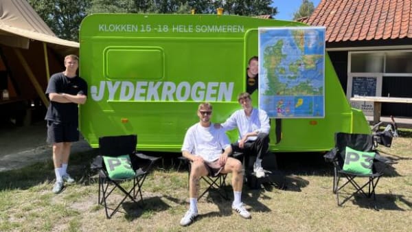 Lasse og Nicolas fra P3 leder efter et lift til Danmarks bedste sommerspot