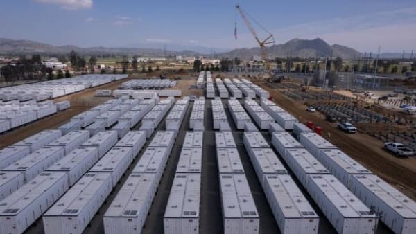 Gigantiske batteri-parker skyder op rundt omkring i verden - og udviklingen går kun én vej 