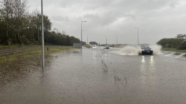 Regn får politiet til at fraråde unødvendig udkørsel i Esbjerg Kommune