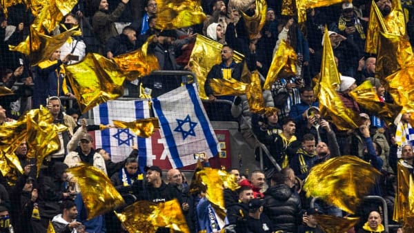 Israelske fodboldfans angrebet i Amsterdam