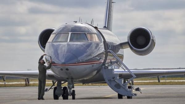 Danmarks svar på Air Force One har fløjet med ministre og kongelige i 25 år: Løfter sløret for nogle af dronning Margrethes hemmeligheder