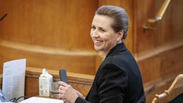 Regeringen giver sig selv mere i løn – selvom den sidste år ville vente på forhandlinger, der endnu ikke er slut