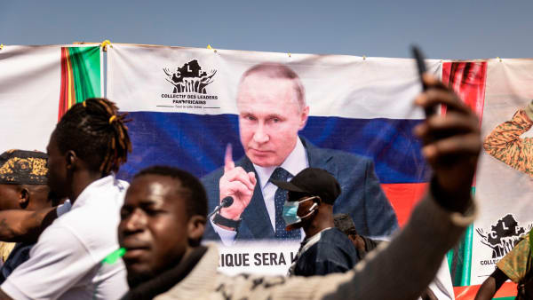 Ruslands militær rykker fra Syrien til Libyen. Men hvad laver russerne i Afrika?