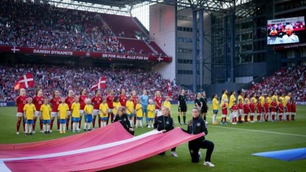 Kvindelandsholdet har droppet at finde en fast hjemmebane - for nu