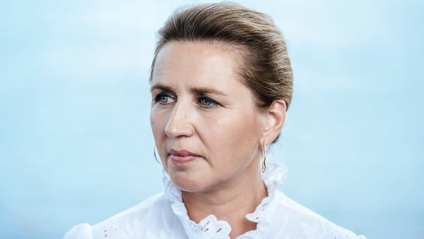 Mette Frederiksen prepper. Verden taget i betragtning synes hun, at du også skal gøre det 