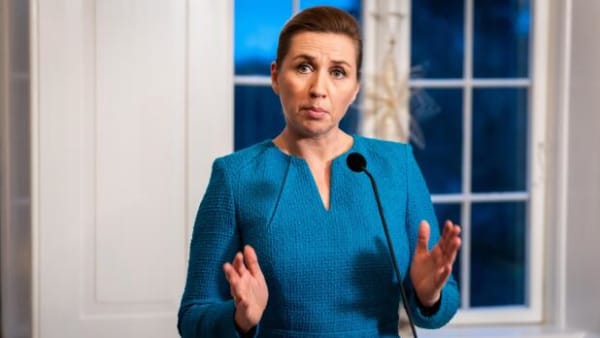 Mette Frederiksen prepper. Verden taget i betragtning synes hun, at du også skal gøre det 