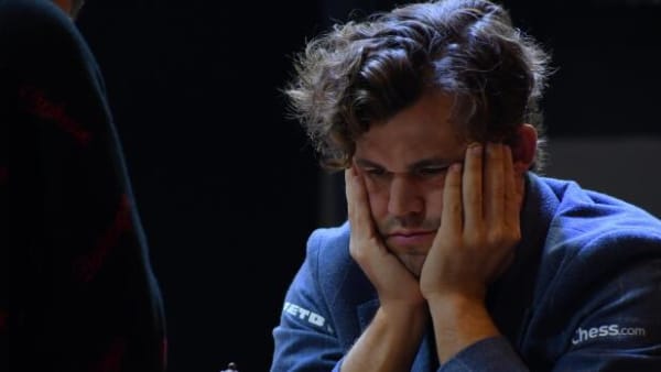 Magnus Carlsen siger 'fuck jer' til skakforbund og trækker sig fra VM