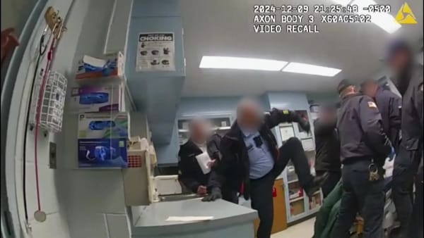 Video fra New York-betjente offentliggjort: Sort amerikaner tæskes før sin død 