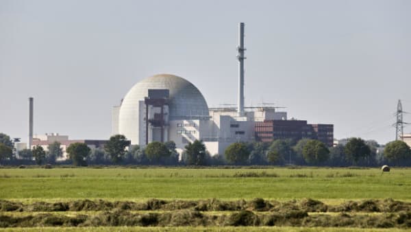 Blå partier kalder DF's idé om at købe et nedlagt tysk atomkraftværk for 'urealistisk'