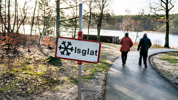 Glatte veje og snebyger - koldere luft er på vej ned over Danmark