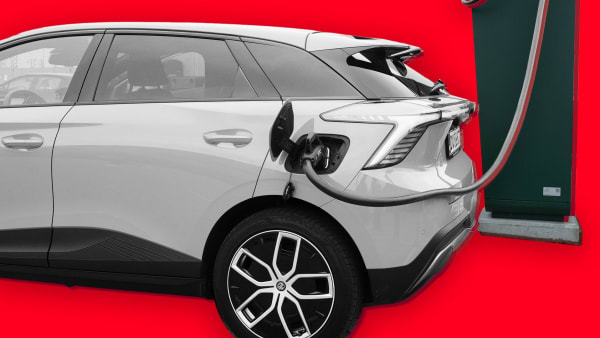 Elbiler overhalede salget af benzin- og dieselbiler i 2024: Kan ende med norske tilstande