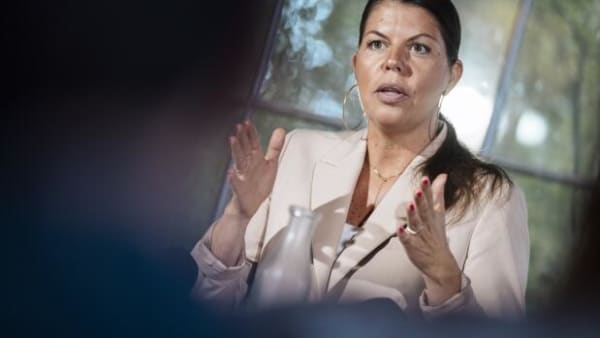 I Alternativet holder de ansatte fri om fredagen - men gæt, hvad der skete, da vi ringede til pressechefen