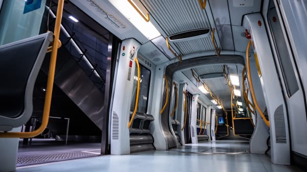 Passagerer bliver efterladt på perronen: Nu skal metro-tog indrettes anderledes