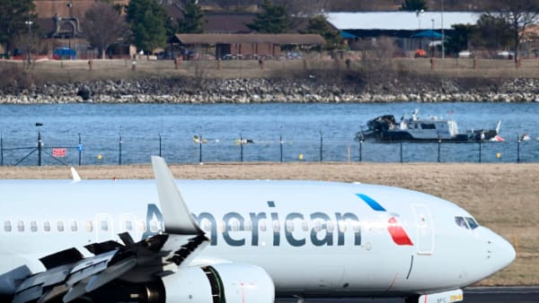 Efterforskere bjærger sorte bokse fra nedstyrtet American Airlines-fly