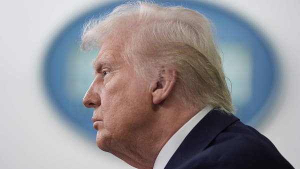 Trumps toldhammer forventes at falde i dag: Det tyder på, at han rent faktisk mener det