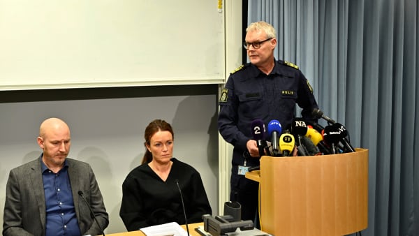 Gerningsmand fra svensk masseskyderi havde tre våben på sig - politiet fandt ham først efter en time