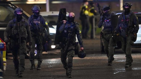 Svenske politikere åbner for strammere våbenlov efter masseskyderi