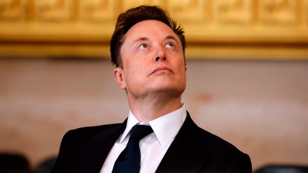 Elon Musk deler misinformation om agentur, han forsøger at afvikle