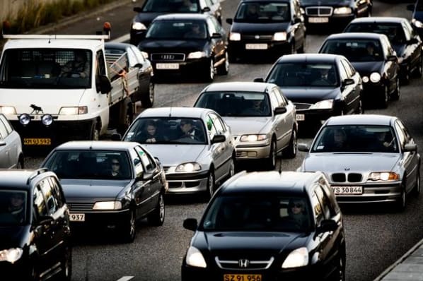 Efter halvandet års arbejde: Hemmelig rapport varsler skyhøje bilafgifter i bytte for flere elbiler 