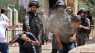 Volden eskalerer før jødisk flagparade: Politi affyrer tåregas og chokgranater ved muslimsk helligdom