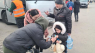 Polakker tager til grænsen for at hjælpe ukrainske flygtninge