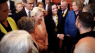 Zelenskyj krammer mange, så hvorfor må den belarusiske oppositionsleder nøjes med et håndtryk?