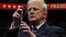 Var det tilfældigt, da en mikrofon fangede Trumps kontroversielle kommentar - eller en del af en strategi?