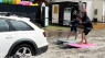 Gade blev forvandlet til et surfparadis: 'Vi havde kun ti minutter og så var alt normalt igen'