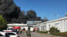 Stor brand i Holbæk: 50 brandfolk kæmper med flammerne