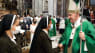 Pave Frans hilser på nonne, der sad som gidsel hos al-Qaeda i over fire år