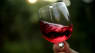 Din weekend-vin bliver billigere – og du kan takke Kina, høsten og verdens økonomiske røvtur