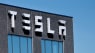 Salget af brugte Teslaer gik som varmt brød - nu har både forhandlere og private svært ved at komme af med dem