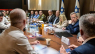 Den israelske regering godkender omsider våbenhvileaftale