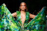 Modehuset Prada køber Versace i milliardhandel