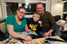 Alfreds babyting har ligget på loftet i syv år. Nu håber Linda og Kim på et barn mere